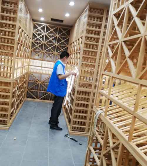 武漢現代城建集團酒窖項目酒架安裝